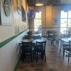 Wingstop - Dining room