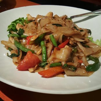 Thai Tanium Restaurant - Drunken Noodle - Thai Near Me - Gaithersburg, Maryland