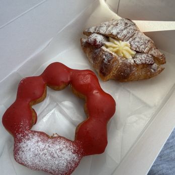 Paris Baguette - Strawberry mochi donut and lemon strawberry croissant. - Bakeries Near Me - Richmond Hill, Ontario Paris Baguette - Strawberry mochi donut and lemon strawberry croissant. - Bakeries Near Me - Richmond Hill, Ontario