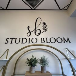 Studio Bloom - Business sign