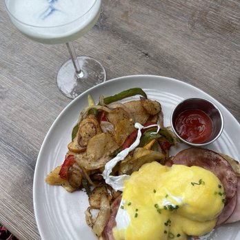 Chandler's Oceanfront Dining - Classic Benedict - New American Near Me - Carlsbad, California