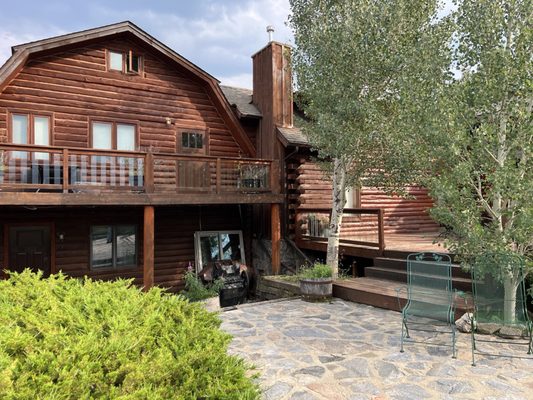 Howlers Inn B&B and Wolf Sanctuary, Bozeman MT Bed and Breakfast Lodging by null