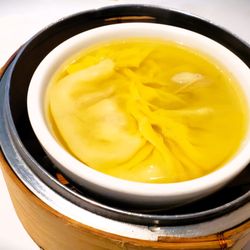 Fancy Chinese Cuisine - Soup dumpling in a bowl (灌湯餃). So so...