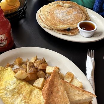 Flourish Farm Cafe - Coffee & Tea Near Me - Tully, New York Flourish Farm Cafe - Coffee & Tea Near Me - Tully, New York
