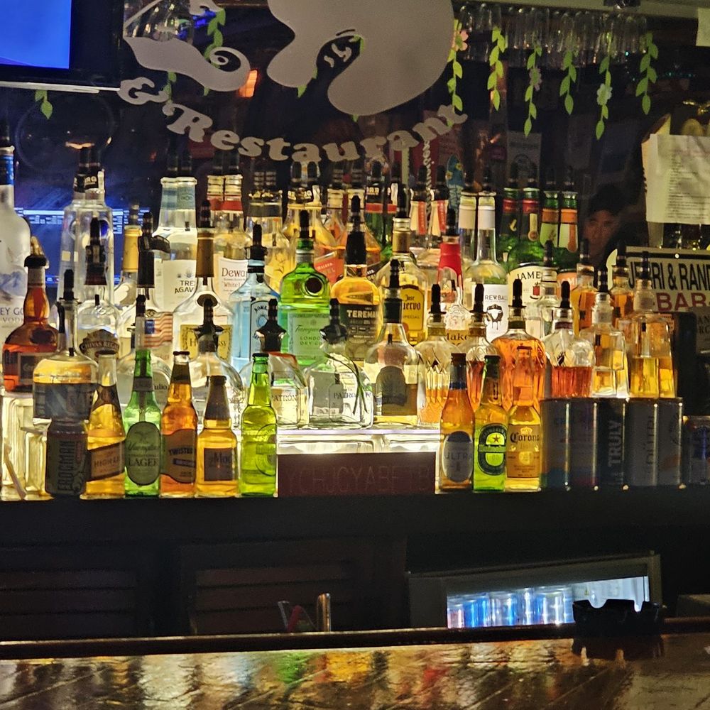 Poppa's Pub & Restaurant - Great liquor selection - Sports Bars Near Me - Virginia Beach, Virginia