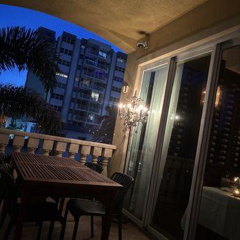 Sardelli - Outside seating - Italian Near Me - Hollywood, Florida