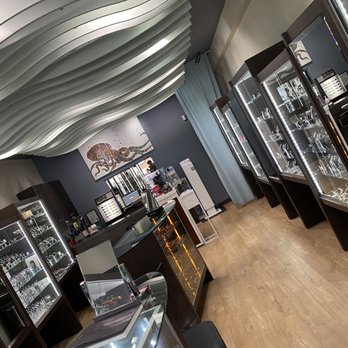 Trendy Eyes Optometry - Inside the store - Eyewear & Opticians Near Me - Manhattan Beach, California