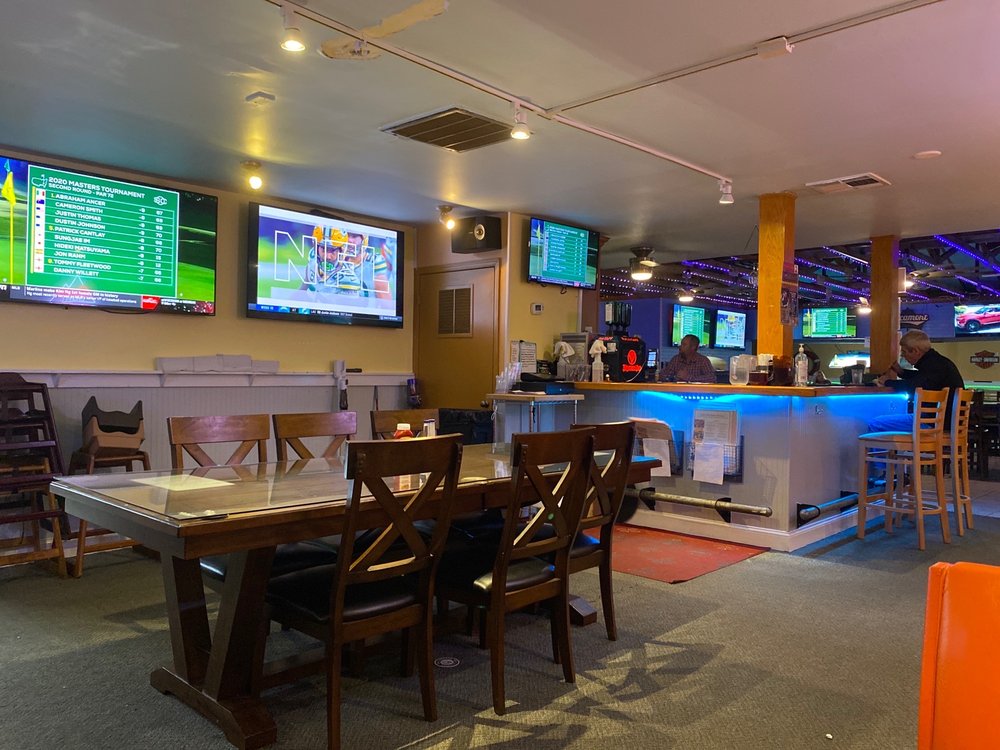 lake-norman-tavern-mooresville-roadtrippers