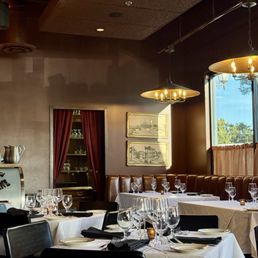 Ambiance, good table settings. Ambiance, good table settings.