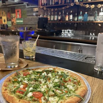 Moku Kitchen - HH veggie pizza - Cocktail Bars Near Me - Honolulu, Hawaii