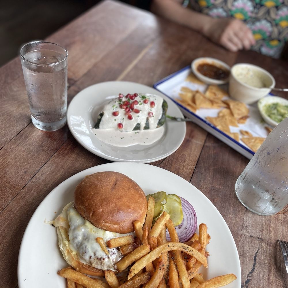 Liberty Bar - Cheese burger with fries and a roasted cheese jalapeño - American Near Me - San Antonio, Texas Liberty Bar - Cheese burger with fries and a roasted cheese jalapeño - American Near Me - San Antonio, Texas