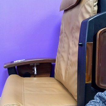 Salon By Armani - Comfy chairs - Hair Salons Near Me - Great Neck Plaza, New York Salon By Armani - Comfy chairs - Hair Salons Near Me - Great Neck Plaza, New York