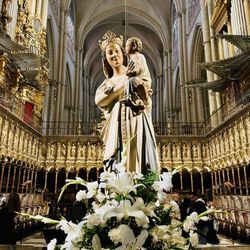 Catedral Santa María de Toledo - Mary statue in choir - rare as it depicts her and her child smiling