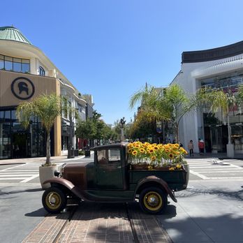 The Grove - Shopping Centers Near Me - Los Angeles, California The Grove - Shopping Centers Near Me - Los Angeles, California