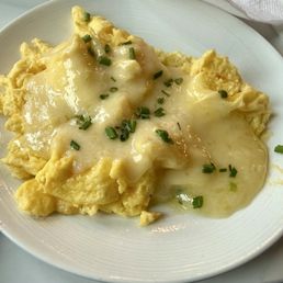 Scrambled eggs with Cheddar cheese (Delicious) Scrambled eggs with Cheddar cheese (Delicious)
