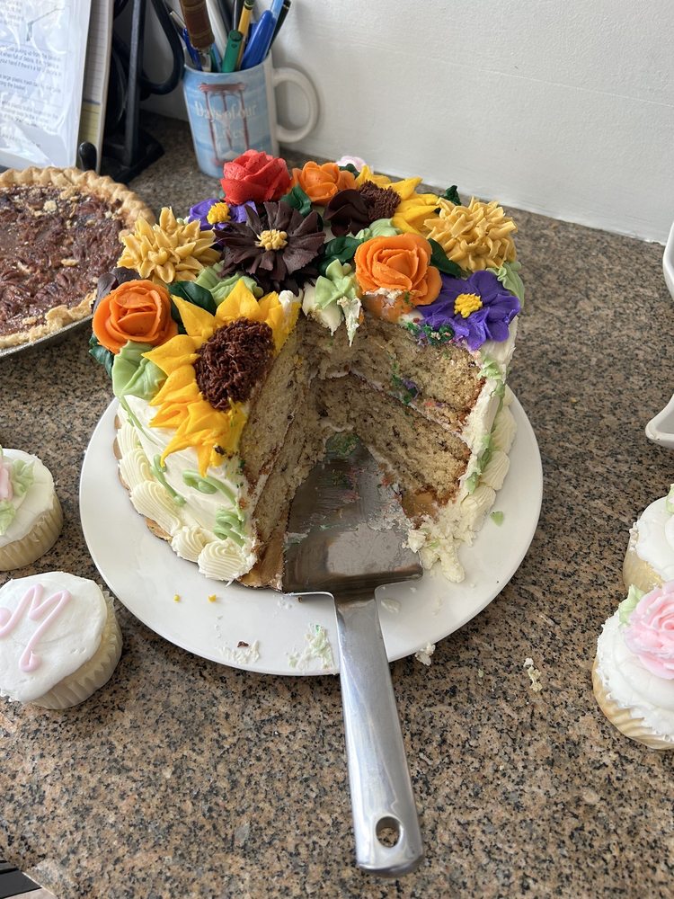 CYPI’S CAKE BOX Updated October 2024 38 Photos & 14 Reviews 520 W