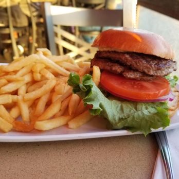Sidewalk Cafe - Fries are not bad - burger did not have any flavor - Tacos Near Me - Venice, California