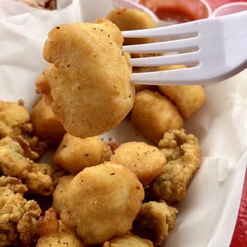 Cape Pier Chowder House - Scallops and oysters - Seafood Near Me - Kennebunkport, Maine