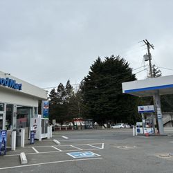 Chevron - Food mart and pumping stalls area, Sunday 12 April 2026.
