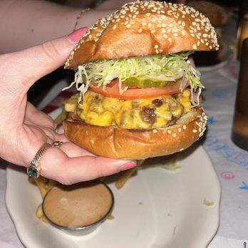 Bernie's - cheeseburger - New American Near Me - Brooklyn, New York