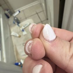 312 Nails & Spa - Nail glue chunk