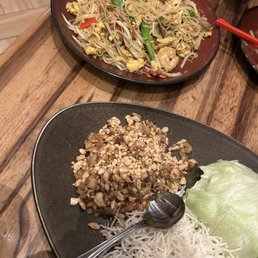 Singapore noodles + lettuce wrap Singapore noodles + lettuce wrap