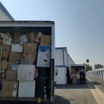 Storage Unit Cleanout - Junk'ers offers storage cleanouts and much more! Give us a call and we'll help you out.