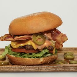 Janna's Burgers, Fish And Fries - Diablo Burgesa