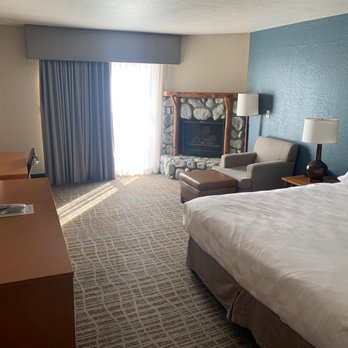 Holiday Inn The Lodge at Big Bear Lake - King bed with Fireplace - Big Bear, CA