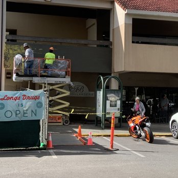 Fendu Boulangerie - Construction in front of the store - Bakeries Near Me - Honolulu, Hawaii