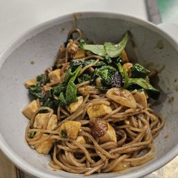 Wheat noodles, tofu , spinach and garlic