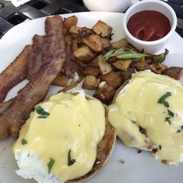 Crab Cakes Eggs Benedict