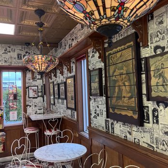 Scarlet Scoop Ice Cream Parlor - tables and chairs - Ice Cream & Frozen Yogurt Near Me - Houma, Louisiana Scarlet Scoop Ice Cream Parlor - tables and chairs - Ice Cream & Frozen Yogurt Near Me - Houma, Louisiana