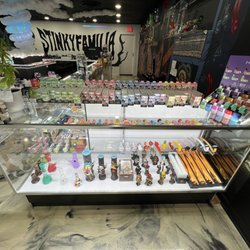 StinkyFamilia Smoke Shop