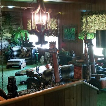 Graceland - Jungle Room - Museums Near Me - Memphis, Tennessee