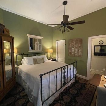 Camellia House Bed & Breakfast - Hotels Near Me - Covington, Louisiana