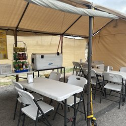Dany Hot Dogs - Seating area