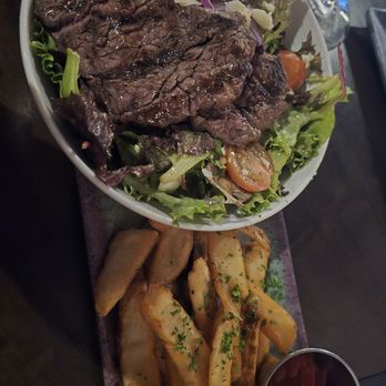 Incline on 9th - Girl Dinner  - Petite Steak Salad and Truffle Fries - Cocktail Bars Near Me - Kansas City, Missouri