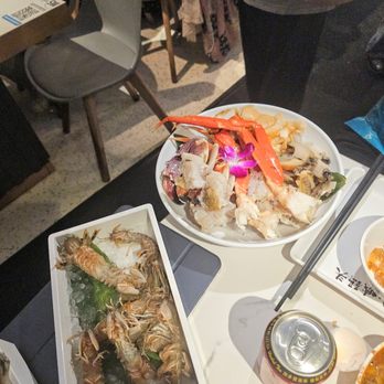 Chong Qing Wharf - Mantis shrimp, mixed seafood. All very high quality - Hot Pot Near Me - Brooklyn, New York