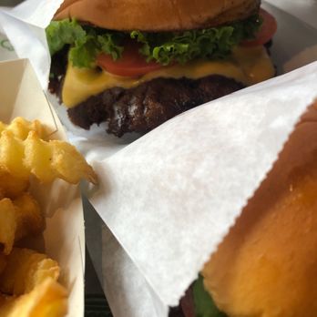 Shake Shack Burbank - Fast Food Near Me - Burbank, California