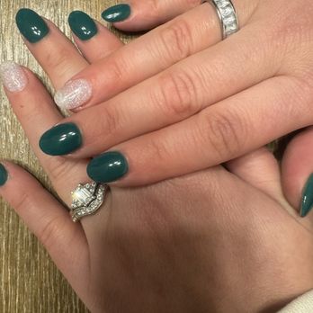 Aber Nail & Spa - Christmas nails by Thomas - Nail Salons Near Me - New Milford, Connecticut
