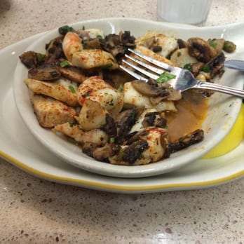 Brad's Restaurant - Seafood Near Me - Pismo Beach, California