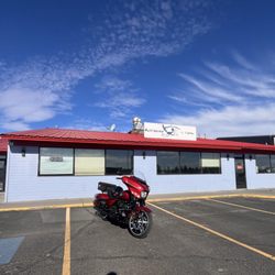 Roadrunner Restaurant and Lounge