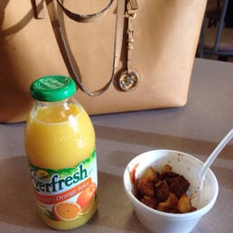 Whether it's breakfast or lunch, LJ takes great care of his customers with fresh, tasty & cheap food.