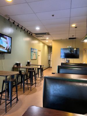 Hungry Eyes Jamacian Restaurant and Bar by null