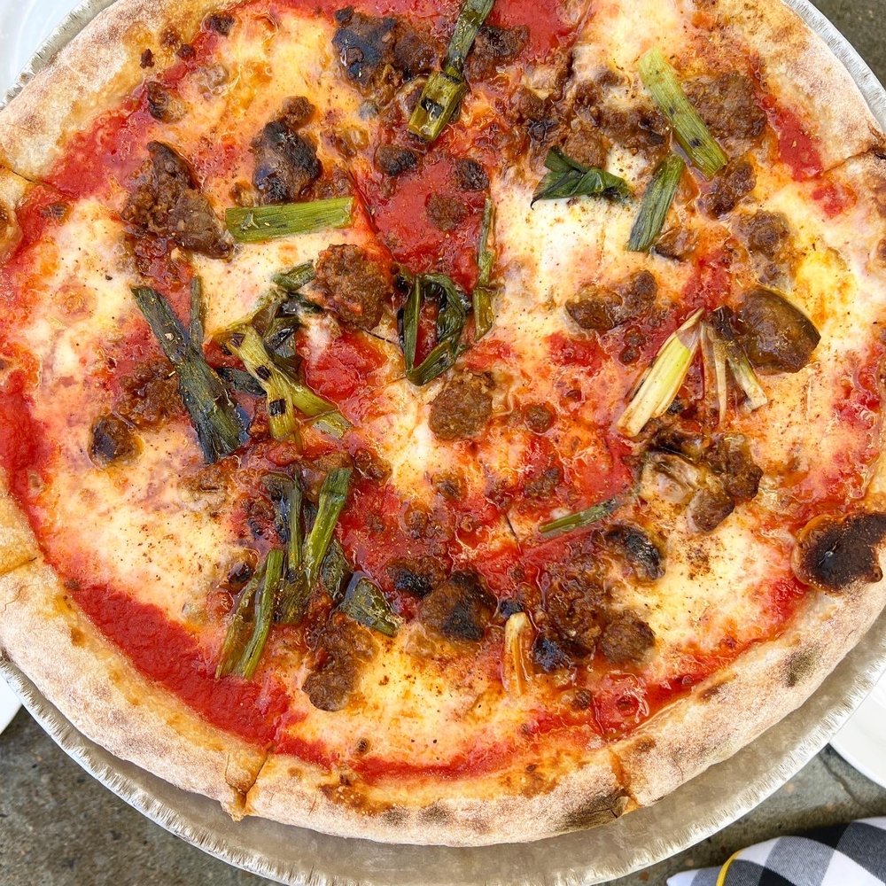 Spicy lamb pizza