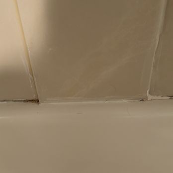 Motel 6 - Mildew in shower - Hotels Near Me - Bend, Oregon