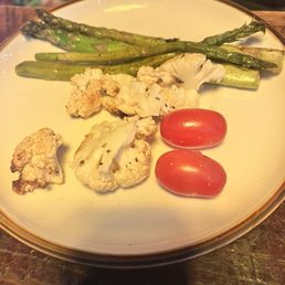 Poor set up for a veggie plate . Insulting Poor set up for a veggie plate . Insulting