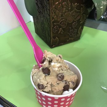 Cookie Dough Dreams - Cookie Dough S'mores - Desserts Near Me - Burbank, California