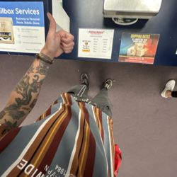 PostalAnnex+ - hours and services at the counter